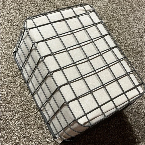 Wire Storage Basket with Liner - Picture 3 of 8